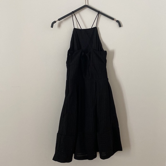 Black pouffy dress with crossed spaguetti strap - Picture 4 of 6